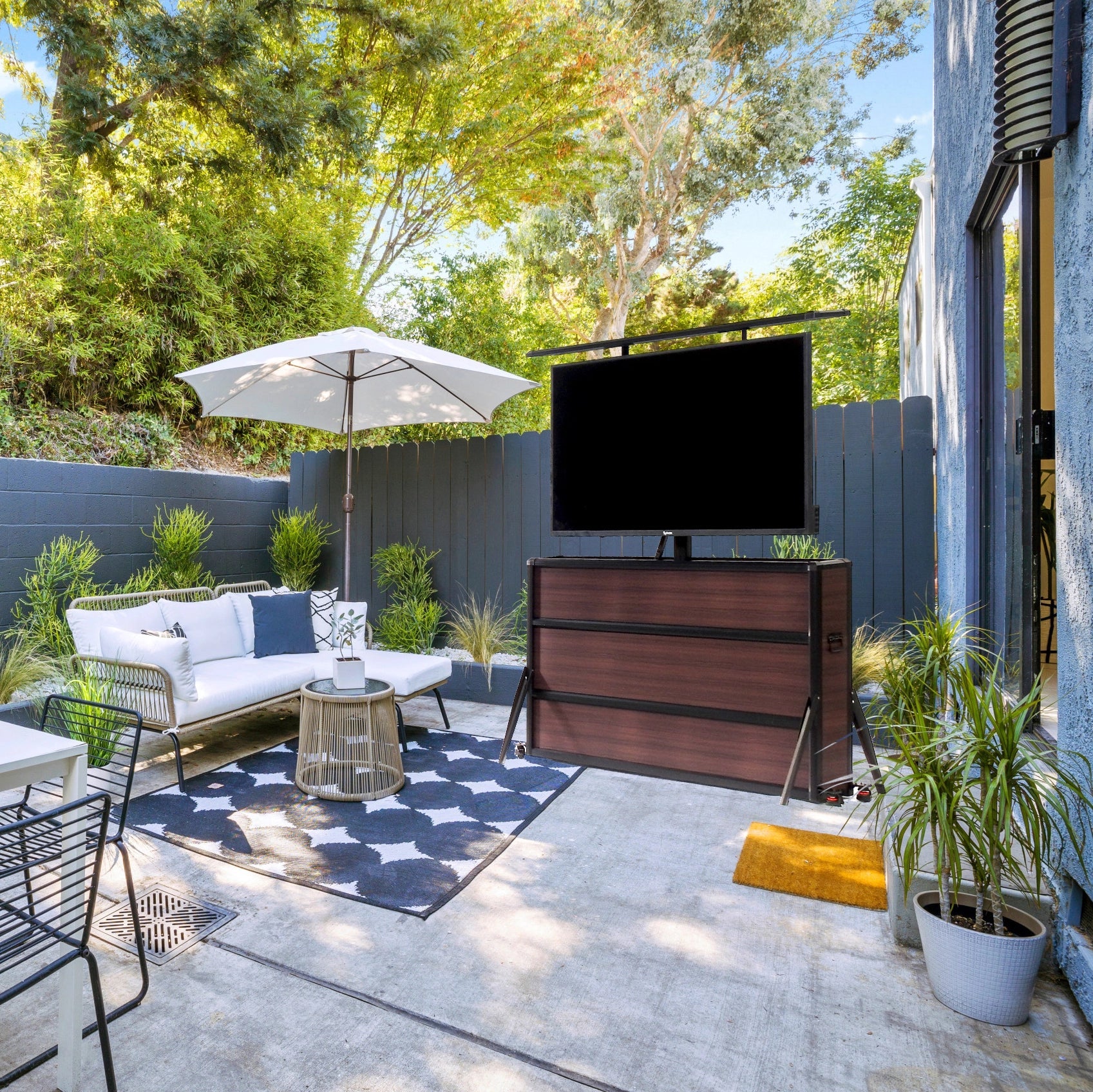 The Must-Have Items for Your Dream Patio: Elevate Outdoor Living with Style and Comfort