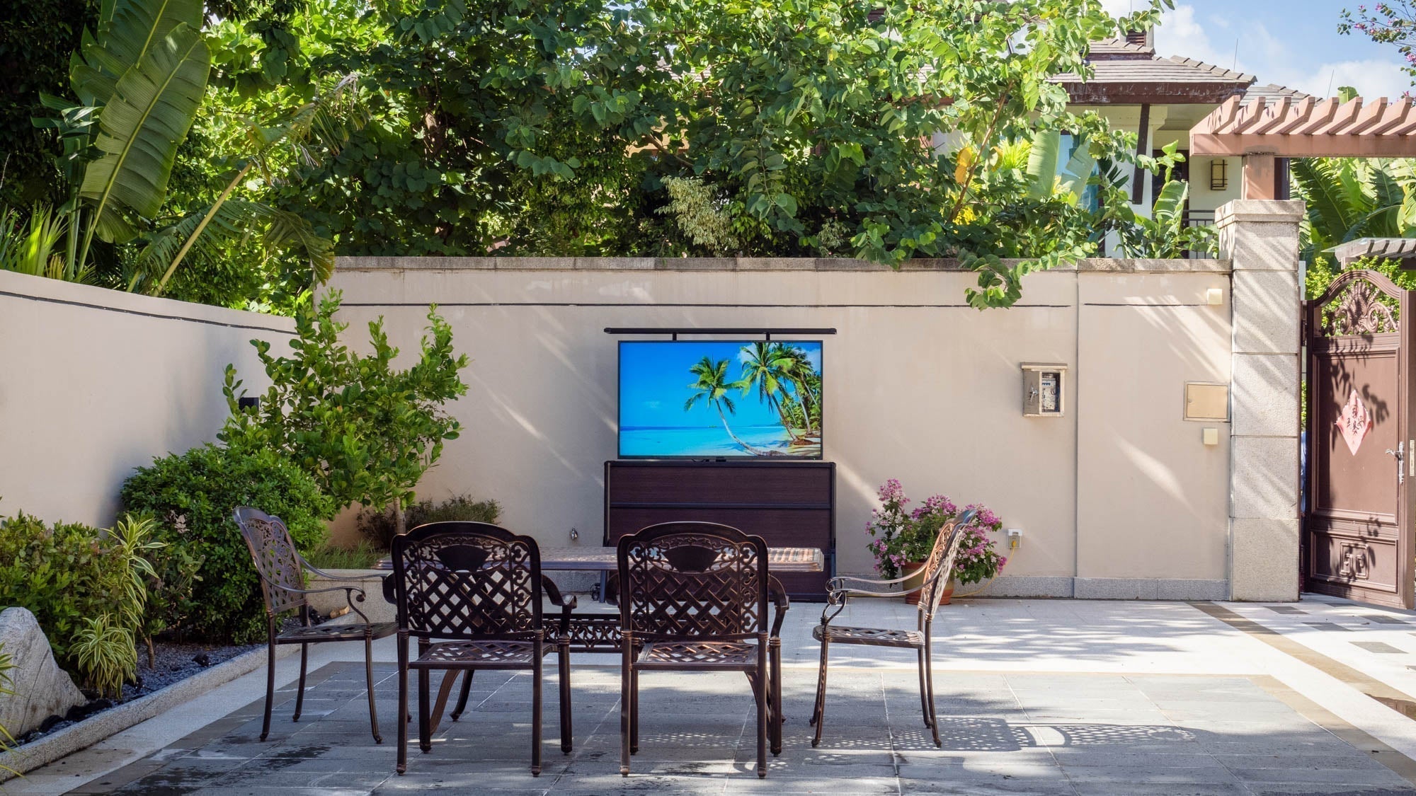 TV Cabinet vs TV Lift Cabinet: What’s the Difference and Which One Do You Need?